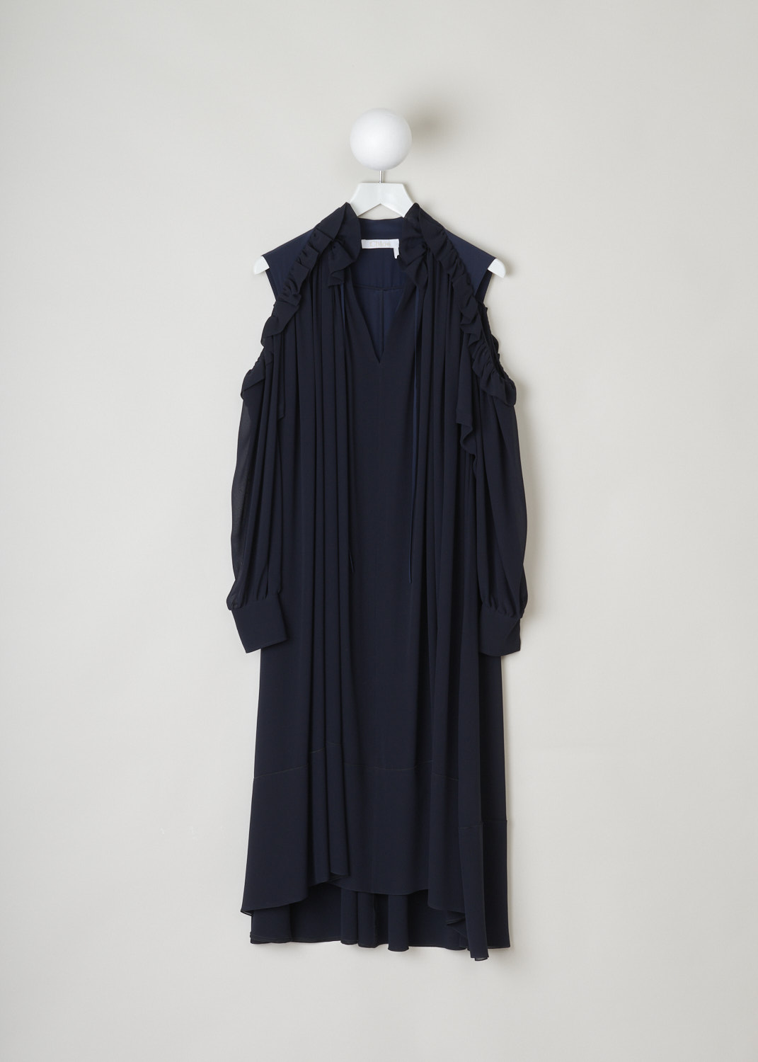 ChloÃ©, Off shoulder tent dress in navy, CHC19SRO160024D2_4D2_anthracite_blue, blue, front, A lovely tent dress made from silk crepe. The v-shaped neckline has frills coming off and following the open shoulder, before meeting on the back. Also decorating the back is a row of gorgeous pleats placed just below the frills. The long sleeves are cuffed and have a split adorning them. 
