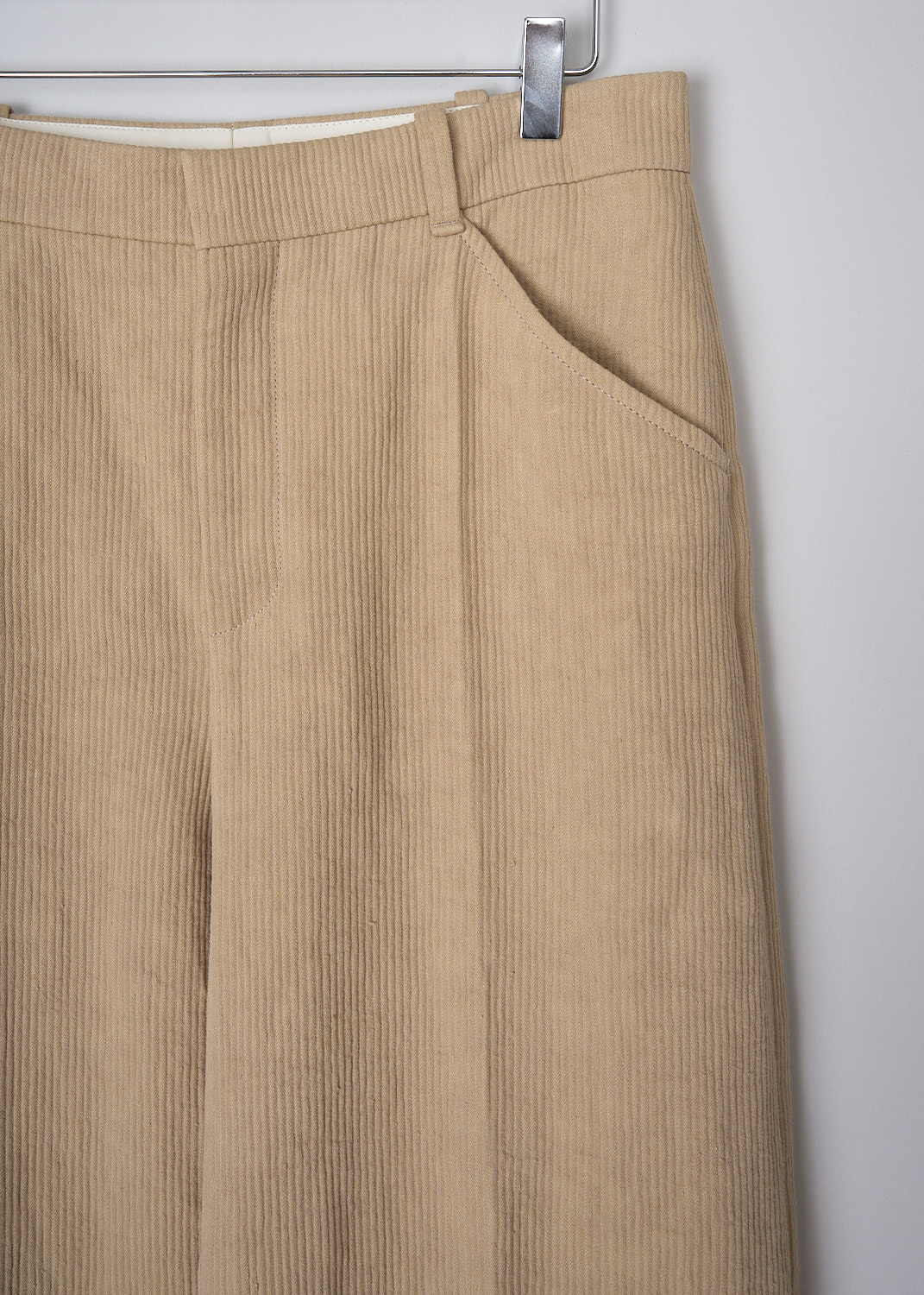 CHLOÉ, BEIGE CORDUROY PANTS, CHC22SPA2603920M_PASTEL_PINK, Beige, Detail, These beige corduroy pants have a waistband with belt loops and a concealed clasp and zip closure. The pants have slanted pockets in the front and welt pockets in the back. The wide pant legs have a straight hem.
