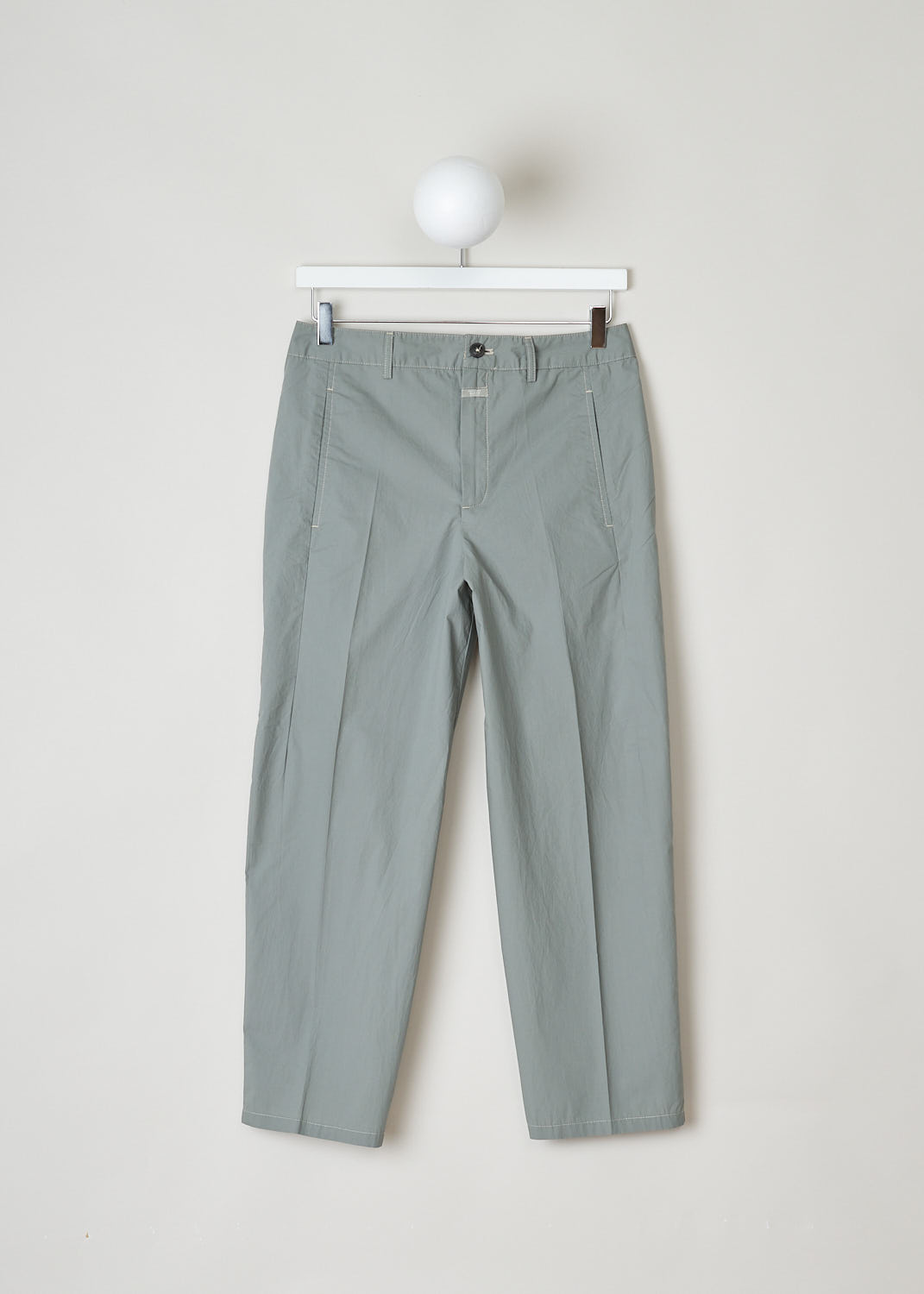 CLOSED, LIGHTWEIGHT GREY TROUSERS, LUDWIG_C91045_53A_22_691, Grey, Front, These comfortable grey trousers feature a regular length, two forward slanted pockets on the front and two welt pockets on the back.