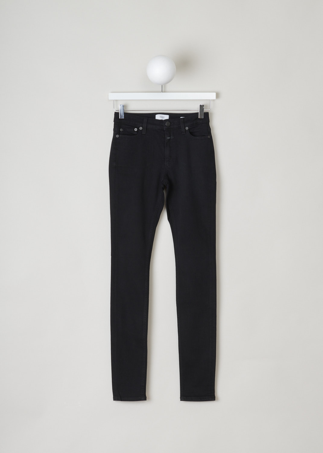 Closed, Black skinny lizzy jeans, lizzy_C91099_0E3_ED_ED, black, front, All black 5-pocket jeans comes in a skinny fit, and mid-waist height. The cotton blend used for this model is know for its high elasticity.