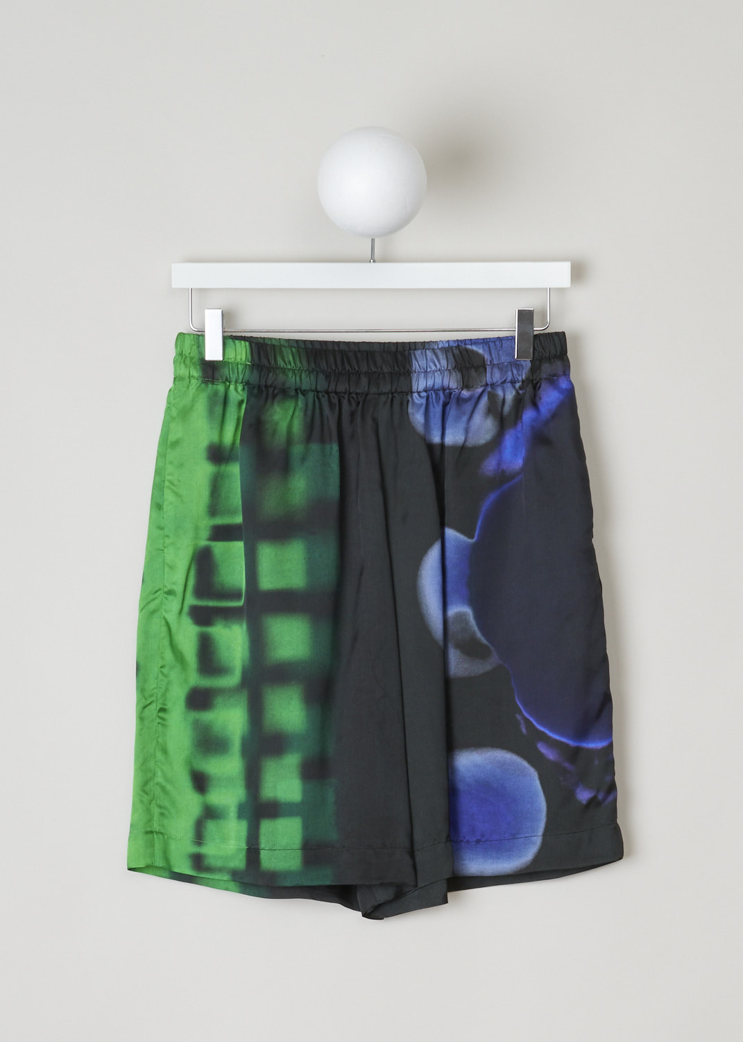 Dries van Noten, Sporty shorts, POMAR_LONG_2068_WW_PANTS_GRE, black green print, front, Viscose twill shorts, decorated with a graphic print coloured in blue, green and a splash of purple. Featuring an elastic waistband with a drawstring. Furthermore, this model comes with a high-waist and loose fit, concealed pockets can be found on the side seam and has a single jetted pocket on the back.