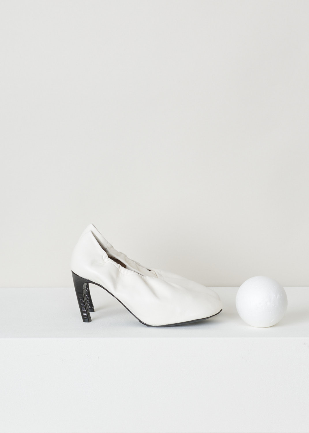 Laurie - Women Heel Shoes In Off White & Light Brown | JULKÉ