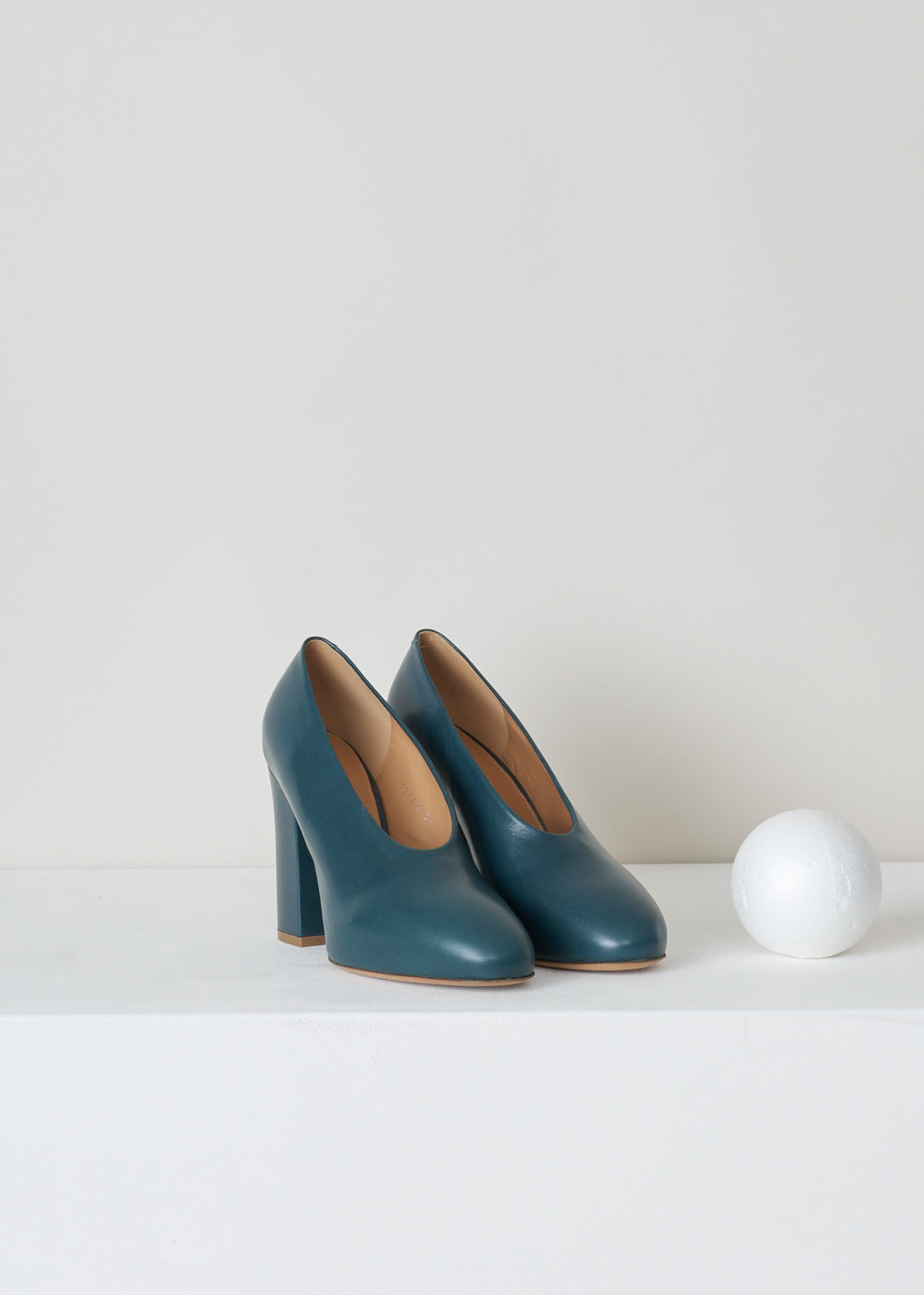 Dries van Noten, Dark aqua color platform pumps, WS26_765_H80_QU303_aqua500, blue, front, Crafted from leather colored in a dark aqua tint. featuring a platform to raise the height of the pump. Comes with a round toe section. 

Heel height: 10 cm / 3.9 inch. 