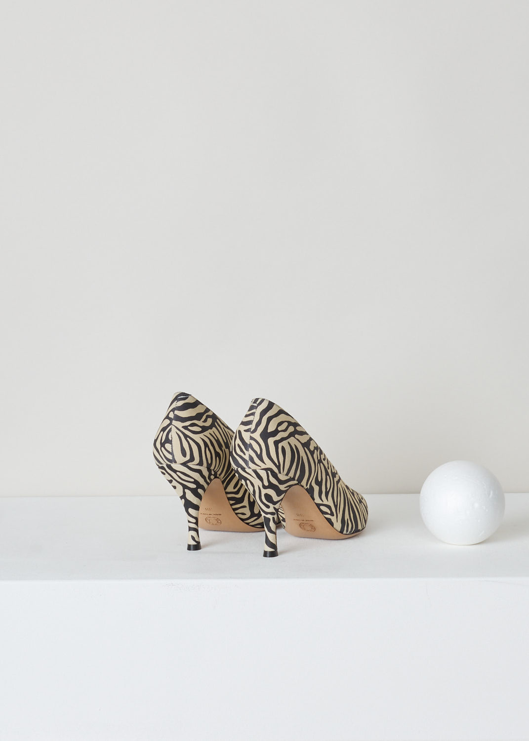 Dries van Noten, Zebra print pumps in black and white, WS27_187_H80_Qback, Leather printed with a zebra print, featuring an pointed toe section and tapered heels. this pumps would fit any occasion either with a dress or some pants.

Heel height: 8.5 cm / 3.3 inch. 