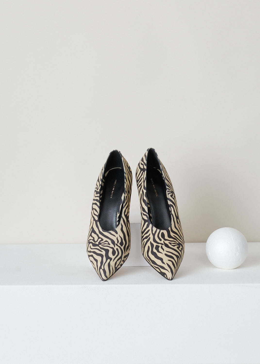 Dries van Noten, Zebra print pumps in black and white, WS27_187_H80_QU102_ECRU005, white black, top, Leather printed with a zebra print, featuring an pointed toe section and tapered heels. this pumps would fit any occasion either with a dress or some pants.

Heel height: 8.5 cm / 3.3 inch. 