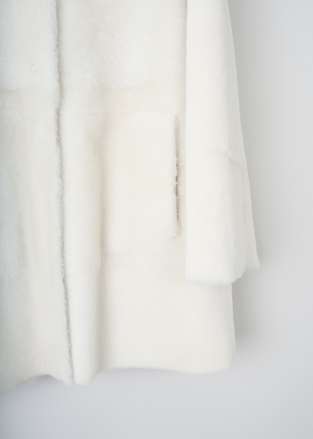 Drome, Polar white shearling coat, DPD5100FP_D109P_A149_POLAR_WHITE, White, Detail, This reversible hooded Polar White shearling coat has a concealed press stud closure. The long sleeves have a straight hem. The coat has slanted pockets. The coat has a straight hemline. The coat is reversible, with soft white shearling on one side and smooth white leather on the other side. 
