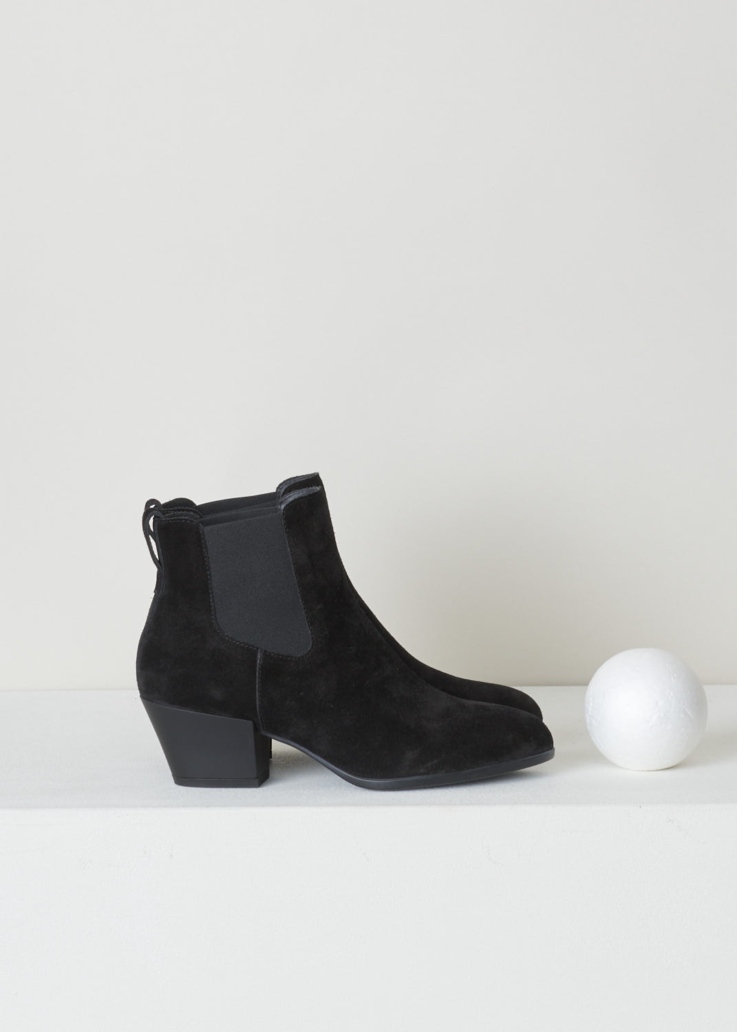 HOGAN, BLACK SUEDE CHELSEA BOOTS, HXW4010W890BYEB999, Black, Side, Black suede Chelsea boots featuring an elastic side panel and a pull tab on the back of the boot. These boots have a small heel and a pointed toe.  

Heel height: 5.5 cm / 2.1 inch
