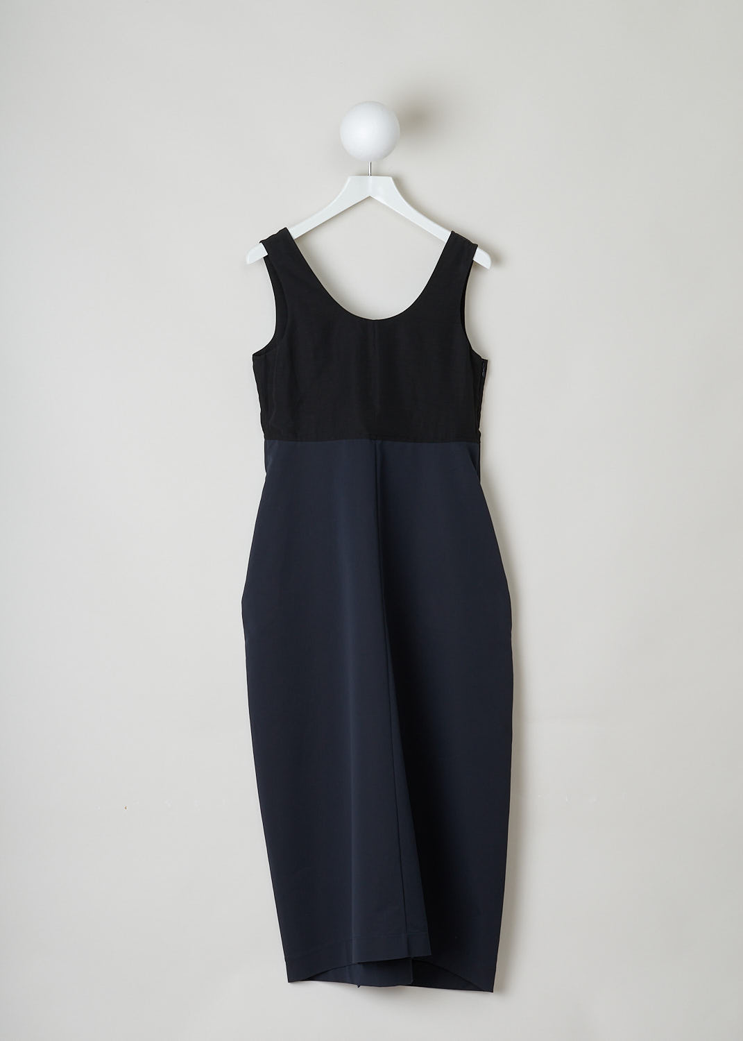 JIL SANDER, TWO-TONE SHIFT DRESS, JSWO507756_WO251400C_402, Black, Blue, Front, This two-tone sleeveless dress has an empire style silhouette with a black bodice and an elongated dark blue skirt. Slant pockets are concealed in in the side seam. In the back, a centre slit can be found. 

