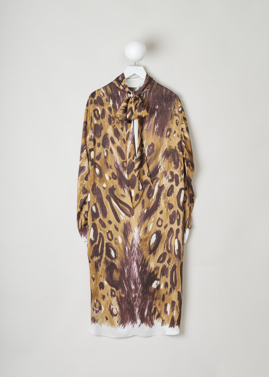 MARNI, ANIMAL PRINT SHIFT DRESS WITH SELF-TIE DETAIL, ABMA0859O0_UTV912_WBM20, Print, Brown, Back This loose fitting midi dress is made in a satin animal print. Most noteworthy is the self-tie detail, with the ends draping along the back. The long sleeves had cuffed ends. The model has an asymmetrical finish, meaning the back is a little longer than the front. On either side, rounded slits can be found. Three buttons in the back function as the closure option.
