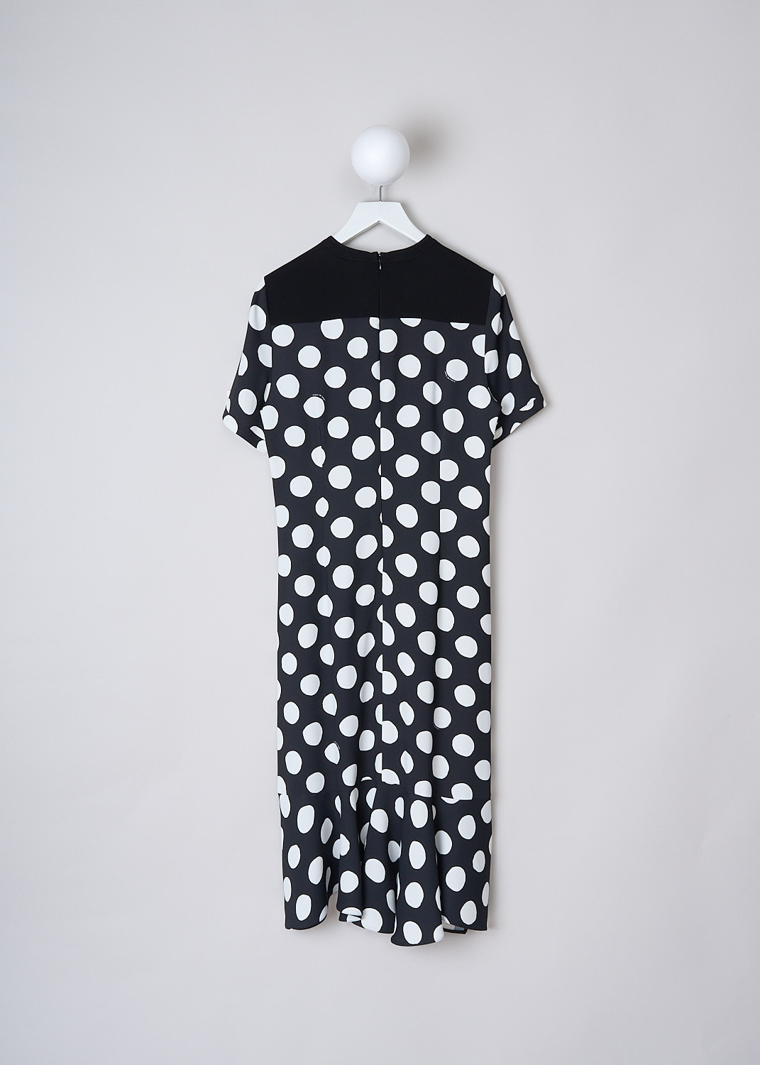 MARNI, BIG DOT CREWNECK MIDI DRESS, ABMA1138Q0_UTV996_BDN99, Black, White, Print, Back, This Big Dot short-sleeve midi dress has a black base color with a white big dots-print. The dress has a round neckline. The front and back yoke are plain black. In the back, a concealed centre zip functions as the closure option. The dress has a flared hem with small side slits.