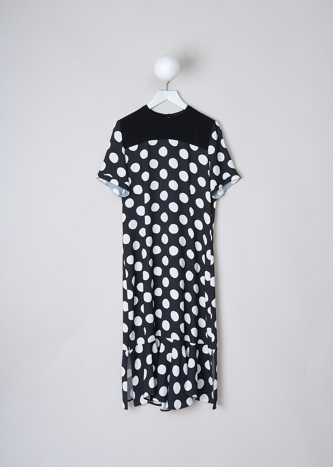 MARNI, BIG DOT CREWNECK MIDI DRESS, ABMA1138Q0_UTV996_BDN99, Black, White, Print, Front, This Big Dot short-sleeve midi dress has a black base color with a white big dots-print. The dress has a round neckline. The front and back yoke are plain black. In the back, a concealed centre zip functions as the closure option. The dress has a flared hem with small side slits.