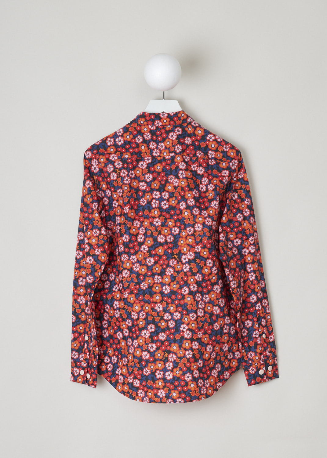 Marni, Red and blue floral blouse, CAMA0403A0_UTCZ54_PGN99, red blue white, back, Spice up your spring with this lovely floral blouse. Designed in a classic blouse model, with the pointed collar and long cuffed sleeves. A unique feature about this model are the buttons, which are called half ball buttons. They have a smooth and round surface.  