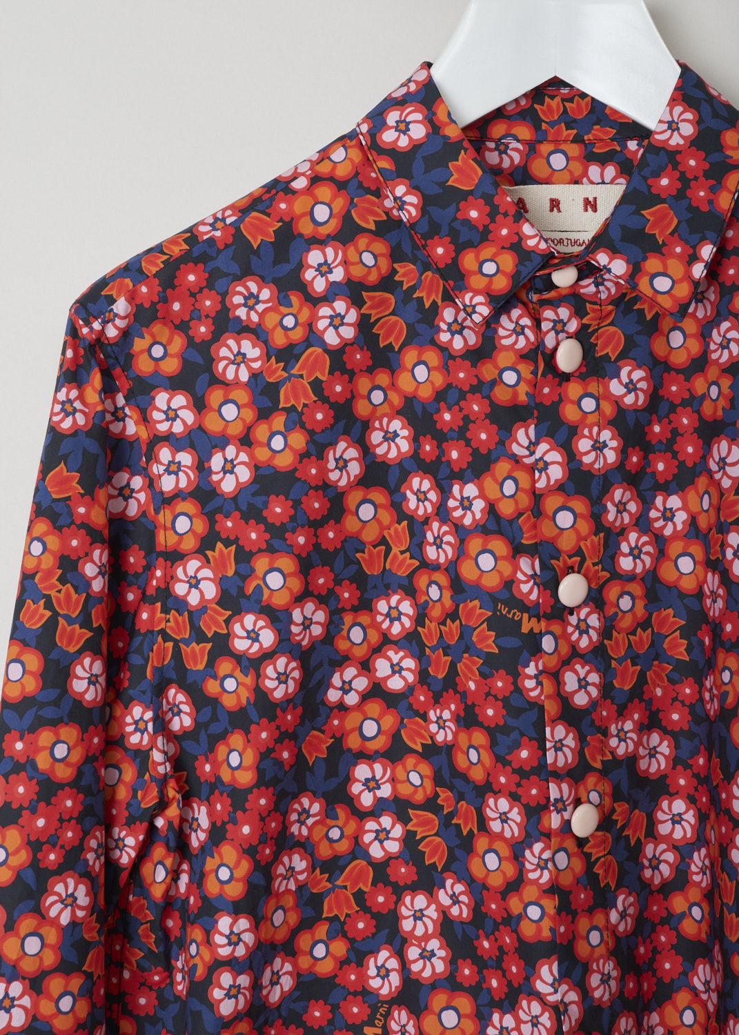 Marni, Red and blue floral blouse, CAMA0403A0_UTCZ54_PGN99, red blue white, detail, Spice up your spring with this lovely floral blouse. Designed in a classic blouse model, with the pointed collar and long cuffed sleeves. A unique feature about this model are the buttons, which are called half ball buttons. They have a smooth and round surface.  