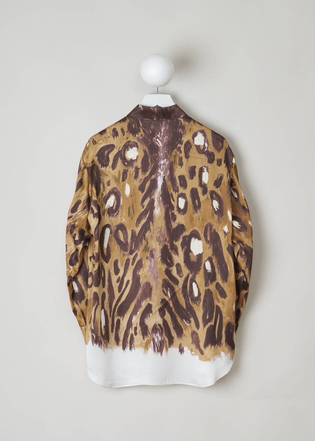 MARNI, ANIMAL PRINT BLOUSE WITH LONG SLEEVES, CAMA0490A0_UTV912_WBM20, Print, Brown, Back, This long sleeved blouse is made in a satin animal print. This blouse features a classic collar, a single breast pocket and front button fastening. This model has an asymmetrical finish, meaning the back is a little longer than the front.


