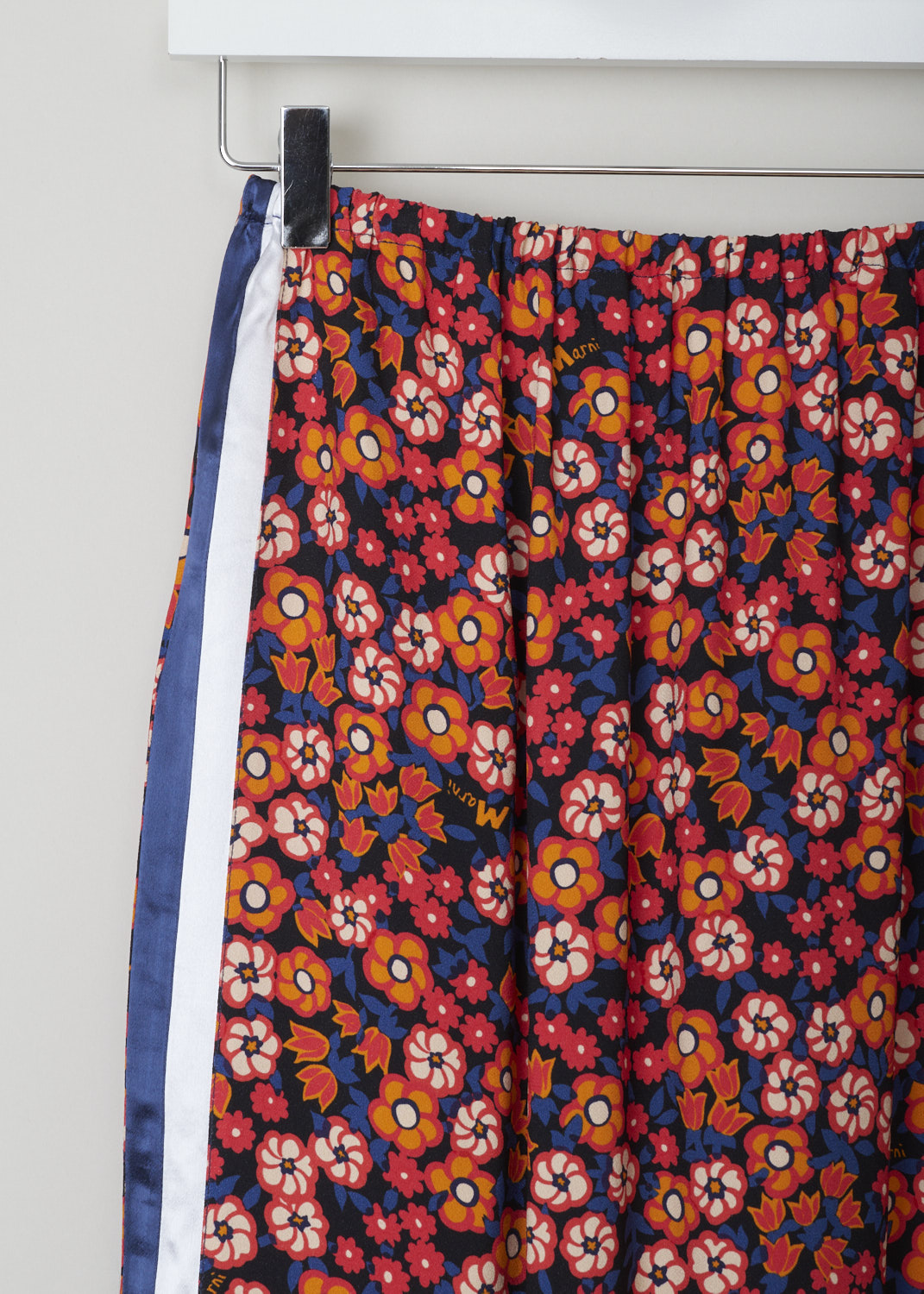Marni, Red and blue floral pencil skirt, GOMA0348Q0_UTV823_PGN99, red blue white, detail, Red pencil skirt embellished with a red and blue floral design, the side seam of this skirt comes adorned with blue and white stripes along the whole length. The closure method of this skirt comes win the form of an elastic waistband.