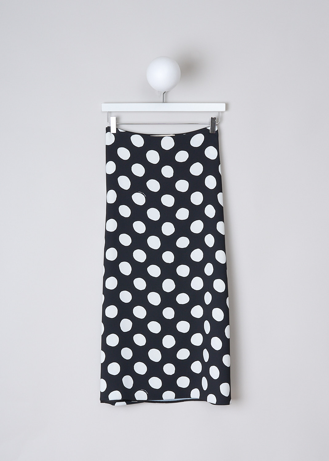 MARNI, BIG DOT A-LINE MIDI SKIRT, GOMA0567A0_UTV996_BDN99, Black, White, Print, Front, This Big Dot A-line midi skirt has a black base color and an all-over white big dots-print. A concealed side zip functions as the closure. The skirt has a straight hem. 
