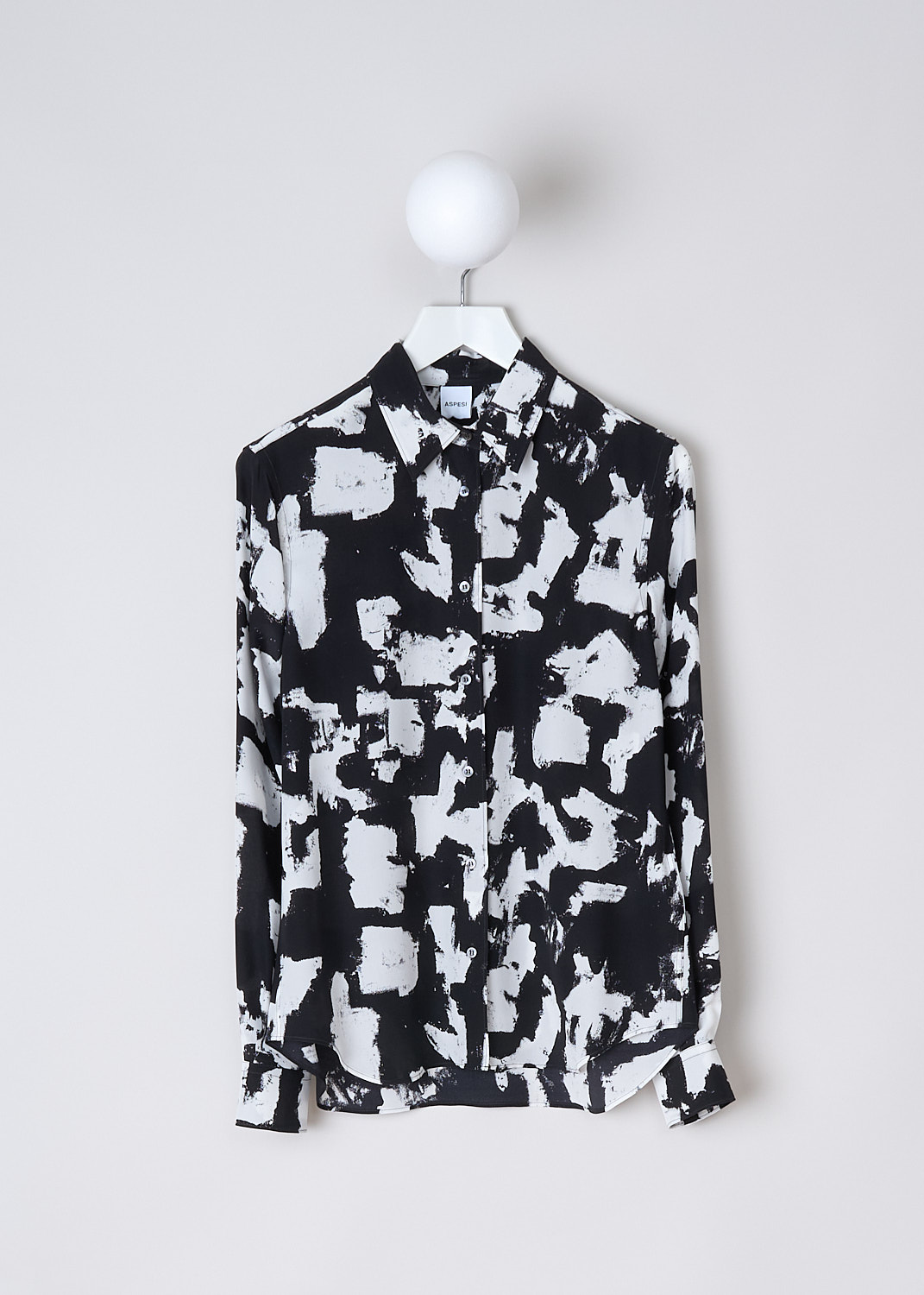 ASPESI, BLACK AND WHITE PRINT BLOUSE, 5422_V126_62241, Black, White, Print, Front, This black-and-white printed blouse has a classic collar and a front button closure. The long sleeves have buttoned cuffs. The blouse has a straight hemline.  blouse has a straight hemline. 
