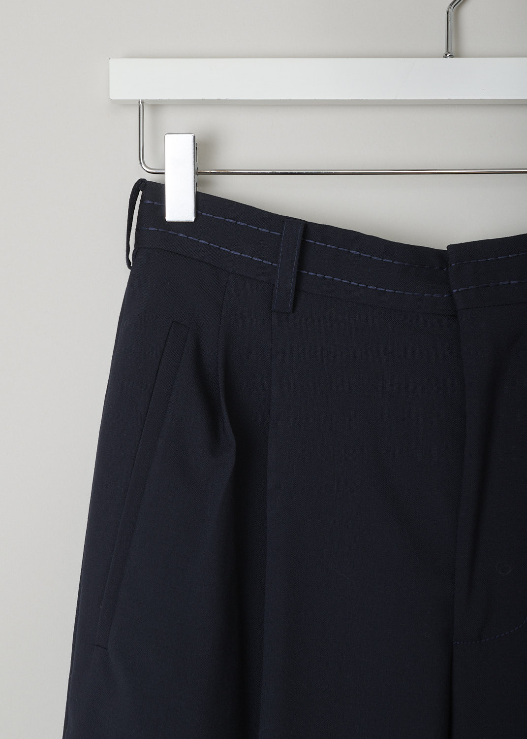 MARNI, DARK NAVY HIGH-WAISTED PANTS, PAMA0385U2_TW839_00B99, Blue, Detail, These dark navy high-waisted pants have a waistband with belt loops. In the front, the brand's logo patch is attached on the waistband.
The pants has slanted welt pockets. Centre pleats run along the length of the wide pants legs. In the back, these pants have two welt pockets: one with flap and button. 
  
