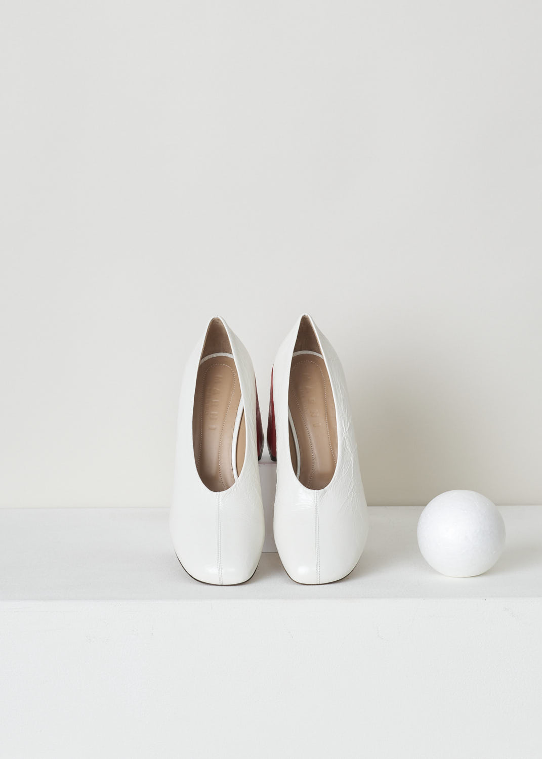 MARNI, WHITE PUMP WITH CONTRASTING RED HEEL, PUMS001609_LV801_00W01, White, Red, Top, These white pumps have a round nose with a decorative seam and a contrasting red block heel. What sets these pumps apart is the crinkled finish throughout the shoe.

Heel height: 9.5 cm / 3.7 inch
