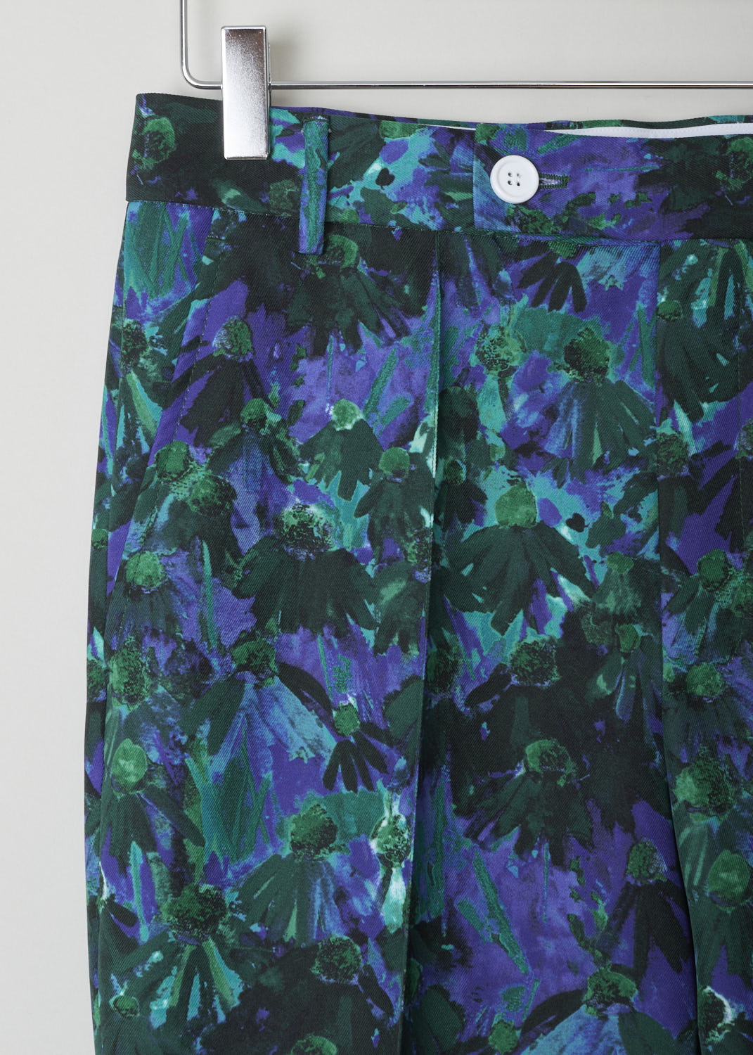 PLAN C,  MULTICOLORED FLORAL TROUSERS, PNCAA06B08_TP069_FIV02_GREEN_CLOVER, Print, Detail, These multicolored floral trousers have belt loops, a contrasting white button and a concealed zip fastening as well as slanted pockets in the front and buttoned welt pockets in the back. On the pant legs, centre pleats can be found front and back.
