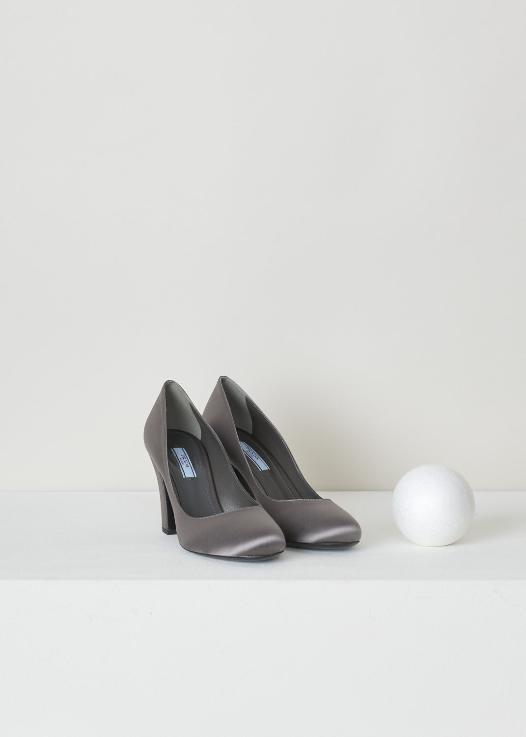 PRADA, GREY SATIN PUMP, 1I840L_RASO_F0480_ARDESIA, Grey, Silver, Front, Classic grey pumps with a satin look. This model features a rounded toe box and a sturdy block heel.

Heel height: 8 cm / 3.14 inch.
