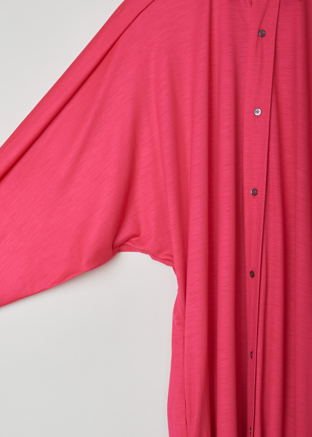 SOFIE Dâ€™HOORE, FUCHSIA COLORED SHIRT DRESS, DUMAS_WOJE_FUCHSIA, Pink, Detail, This mid-length fuchsia shirt dress features a classic collar, front button closure and dolman sleeves with buttoned cuffs. Side pockets can be found concealed in the seam.
