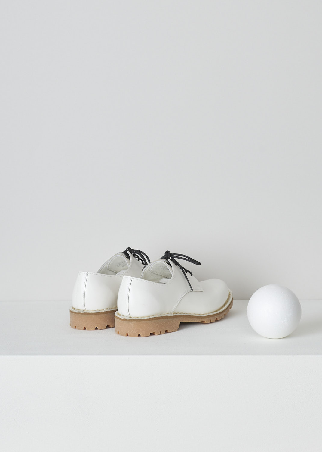 SOFIE Dâ€™HOORE, WHITE DERBY SHOES WITH BLACK LACES, FILOS_LJAZ_WHITE, White, Back, These white leather derby shoes have a round nose and a classic lace-up closing with contrasting black laces. The shoes have sturdy Vibram soles. 

