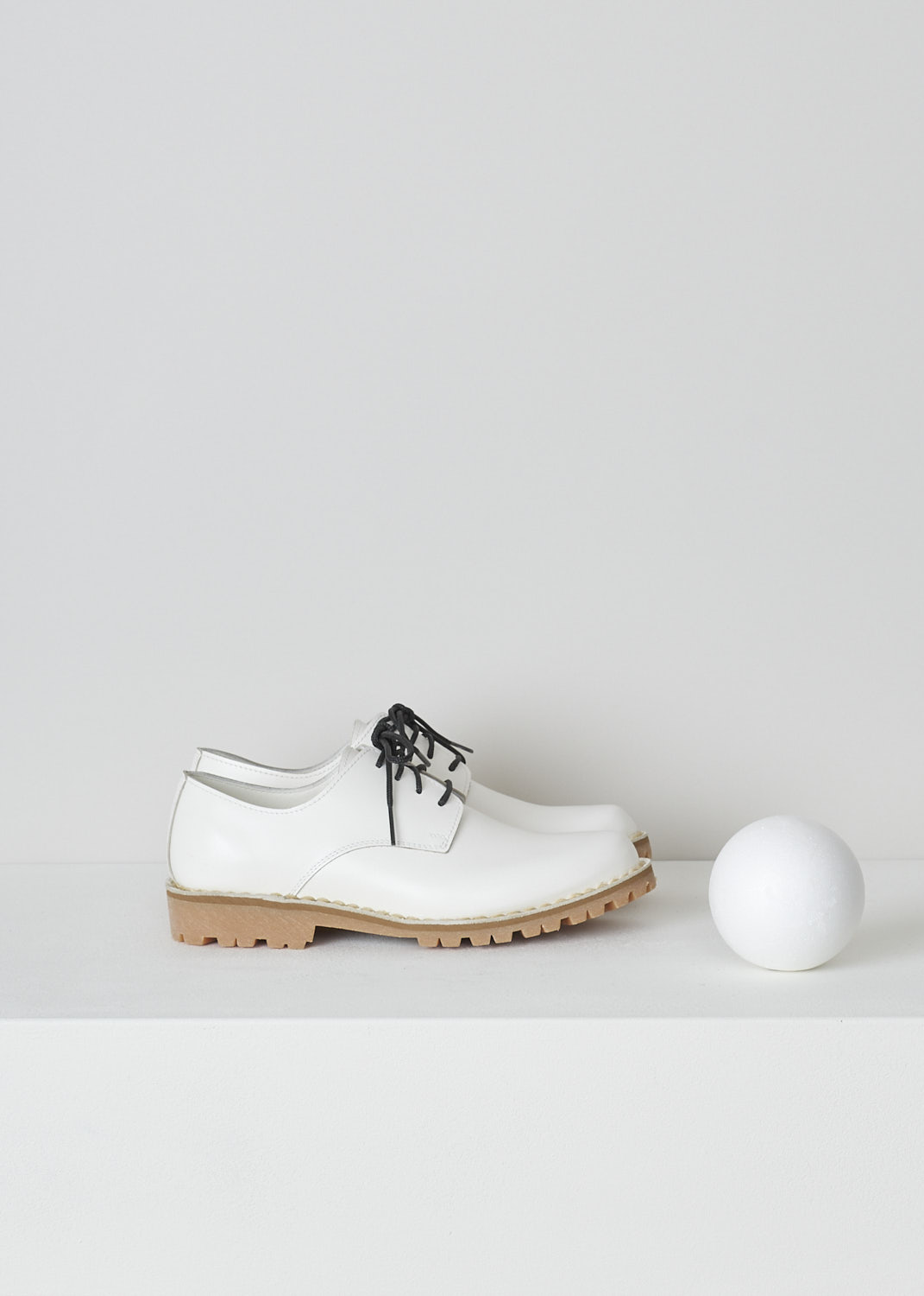 SOFIE Dâ€™HOORE, WHITE DERBY SHOES WITH BLACK LACES, FILOS_LJAZ_WHITE, White, Side, These white leather derby shoes have a round nose and a classic lace-up closing with contrasting black laces. The shoes have sturdy Vibram soles. 

