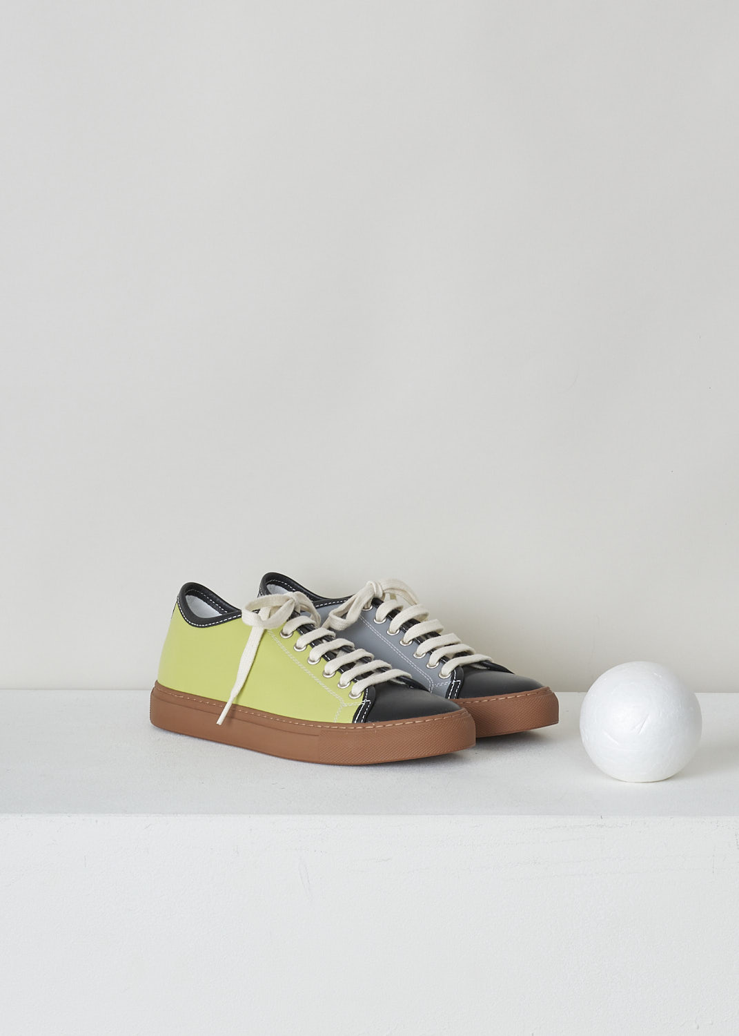 SOFIE D’HOORE, MULTICOLOR LACE-UP FRIDA SNEAKERS, FRIDA_LTHREE_LIME_BLACK_SHARK, Black, Green, Grey, Front, The low-top leather sneakers are made up of three colors: grey, black, and lime green. White contrasting stitching can be found throughout. The sneakers feature front lace-up fastening and a flat brown rubber sole.
