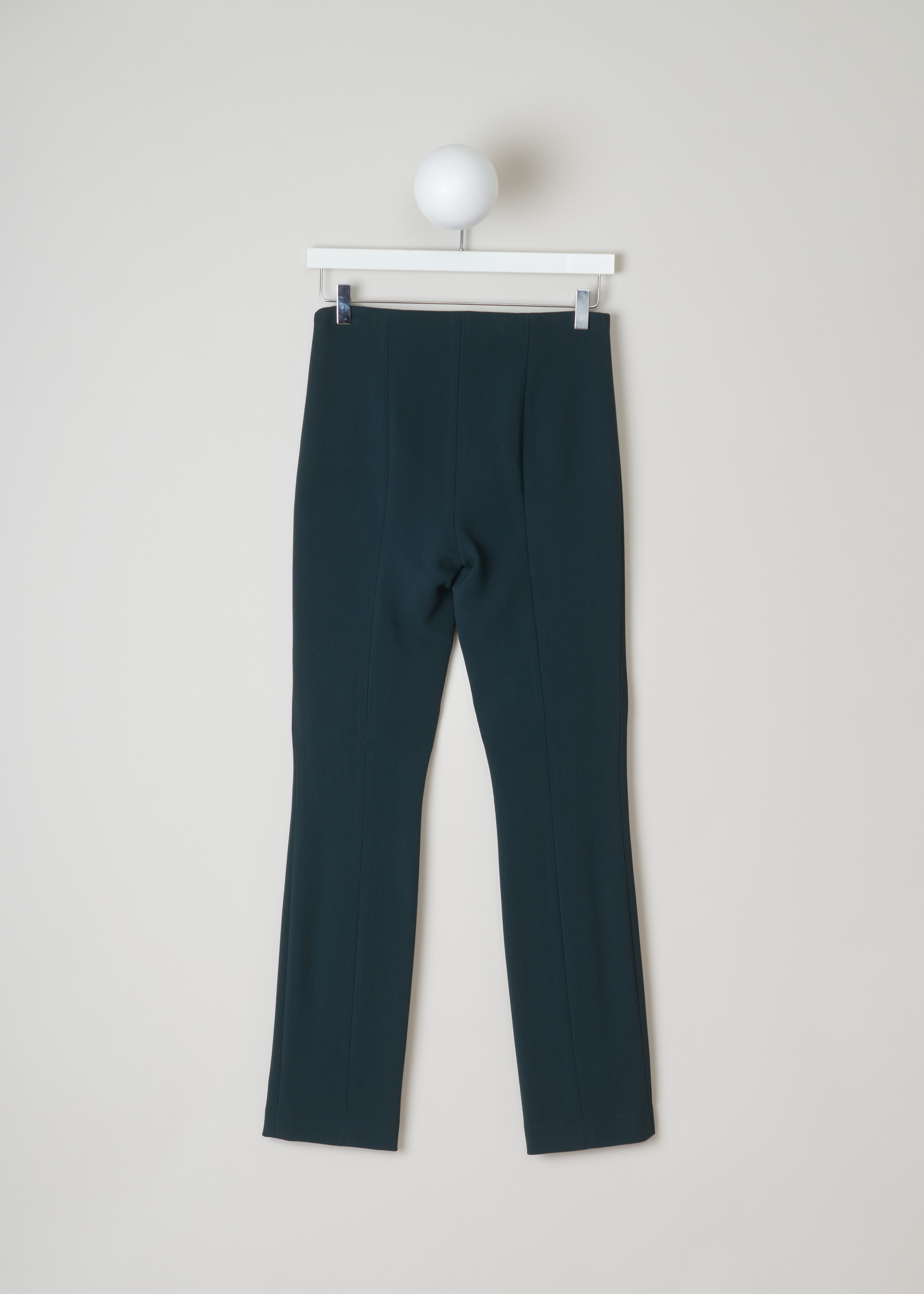 The Row Rona pant in dark green RONA_PANT_4435WI_I_38_DRK_PCCK_GRN back. Straight fitted Rona pant with a high waist, an ankle length and an invisible zipper fastening on the side.