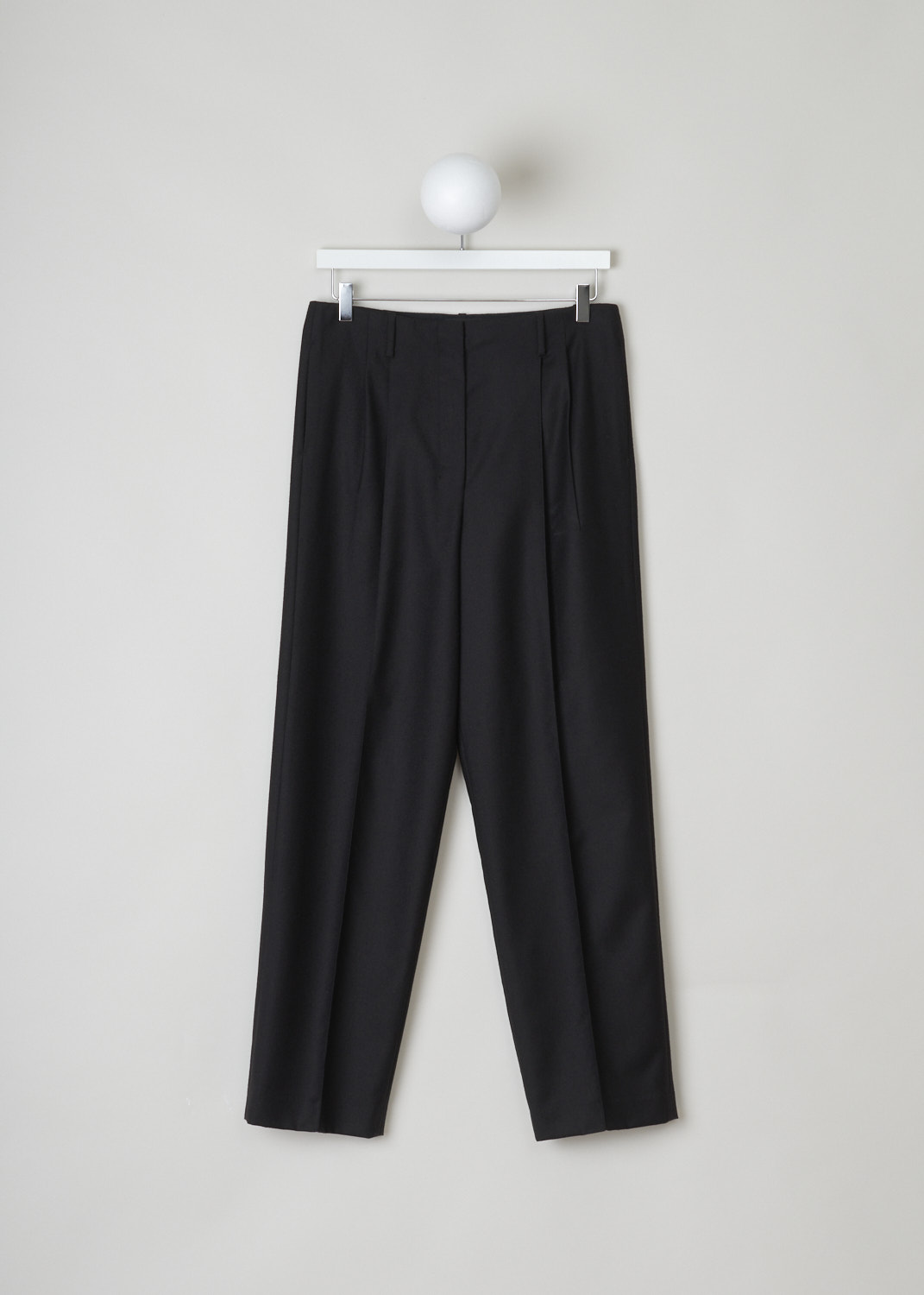 The Row, Double pleated black pants, firth_pant_3644W959_ebony, black, front, One of those must have basics, being this black pants. What makes this model stand out is the pleat on the front of the pants, which is sewn into the pants, meaning the crease will always be on point. Two forward slanted pockets can be found on the front and a single jetted pocket on the back. The fastening option here is a zipper, bearer button and a metal clip. 
