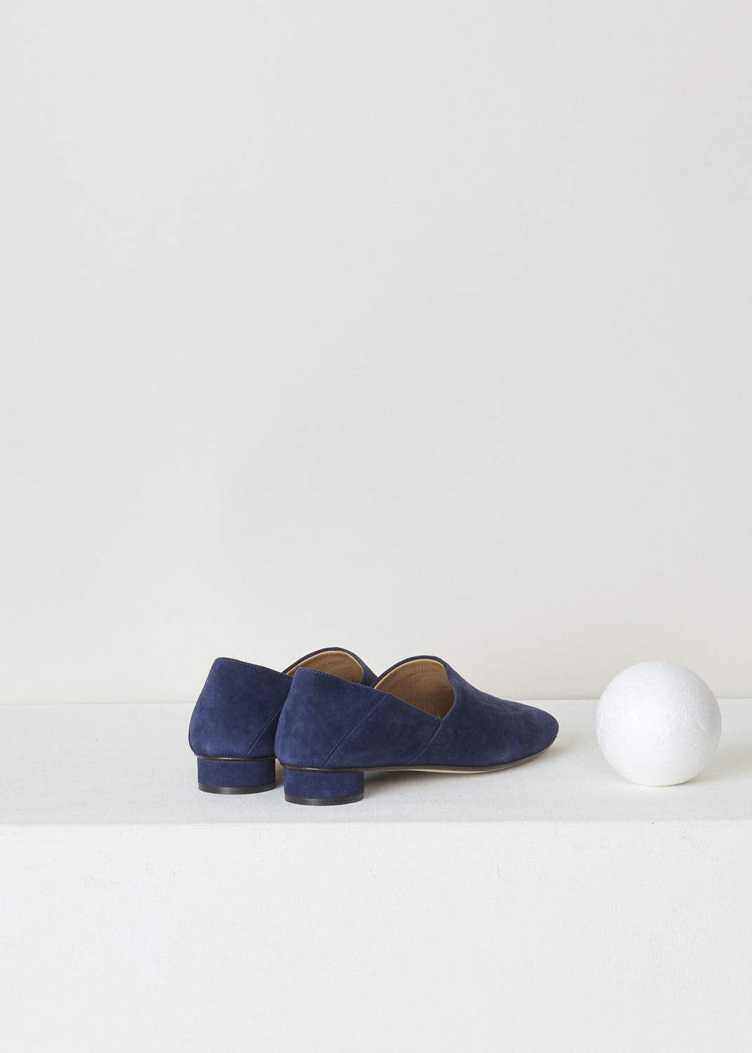 THE ROW, NAVY BLUE SUEDE SLIPPER, NOELLE_F1000_L25_NVY, Blue, Back, Minimalistic navy blue suede slipper. The slip-in model features a rounded toe vamp. The sober design is exactly what makes these shoes so beautiful.
