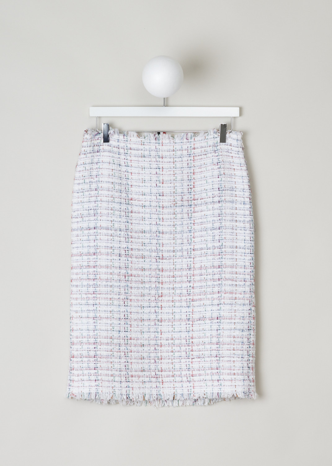 Thom Browne, Low-rise ribbon tweed pencil skirt, FGC452T_04544_960, white, front, Lovely ribbon tweed turned into this pencil skirt. This mid-length skirt comes with an concealed zipper and a metal above that.