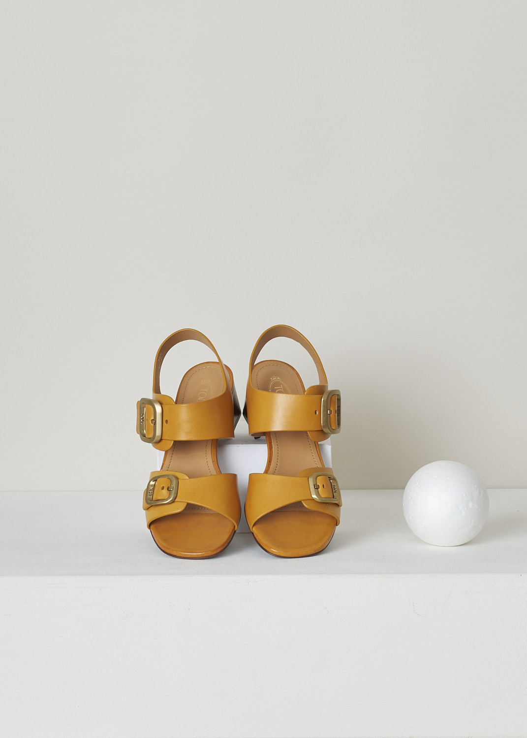 TODS, ORANGE BUCKLE SANDALS WITH HEEL, XXW04J0FH60NHVG816_SAND_CUOIO_MANDARINO, Orange, Yellow, Top, These orange heeled sandals have a double buckle-strap fastening with gold-toned buckles, a slingback strap and a squared open toe. 
