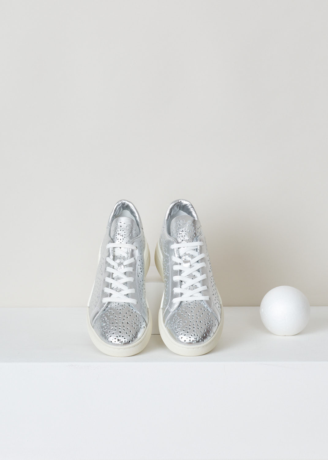 Tods, Silver coloured laser-cut sneakers, XXW31C0CU10MTZB200_argento, silver, top. Silver coloured sneakers, tooled with a laser to get all these lovely shapes cut out. All leather on the inside with a rubber sole. 