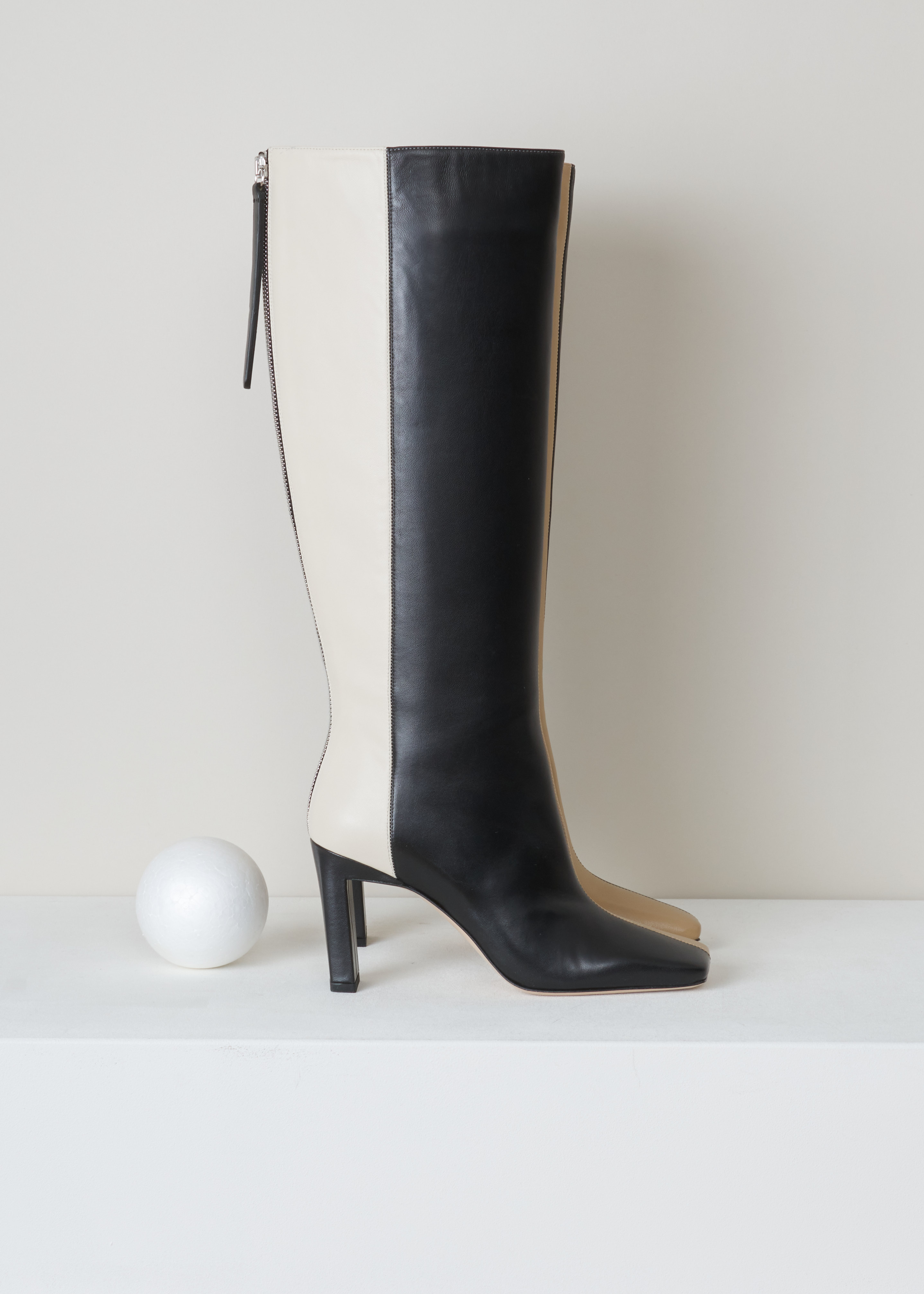 Wandler Isa long boot ISA_LONG_BOOT_TOAST_MIX toast mix side. Isa long boot with a bold architectural shape,in white, beige and black vertical lanes.  A chic square toe metal zipper fastening on the back and squared high heel.

Heel height: 8.5 cm / 3.4 inch.